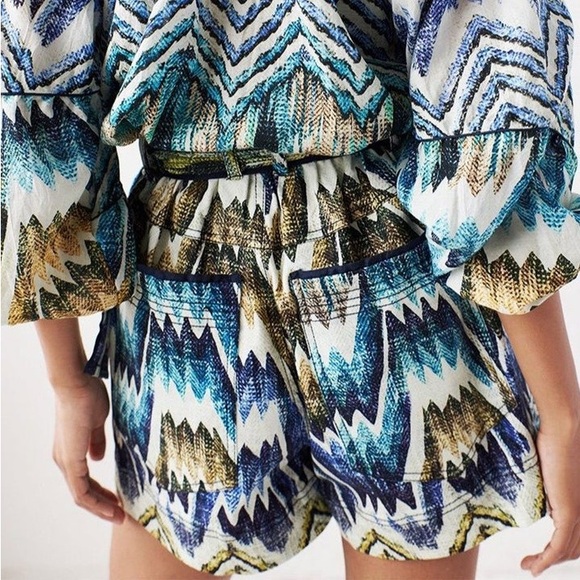 CHUFY Nino Belted Chevron Paperbag Shorts - Picture 2 of 10